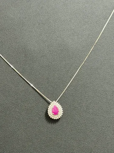 Colar ouro branco e rubi Vivara 