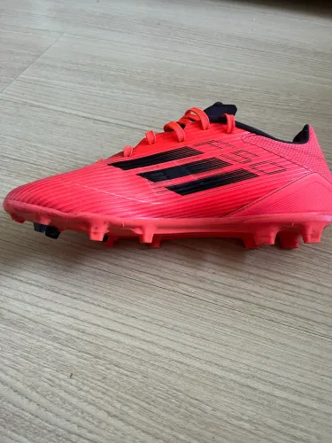 Chuteira Adidas