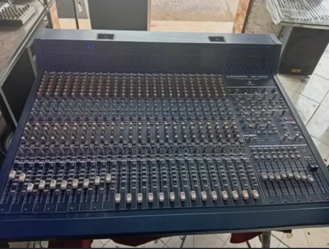 Mesa eurodesk 9000 behringer
