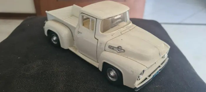 Miniatura Ford F-100 Pick-up 1956 Motormax 1:24 Branca