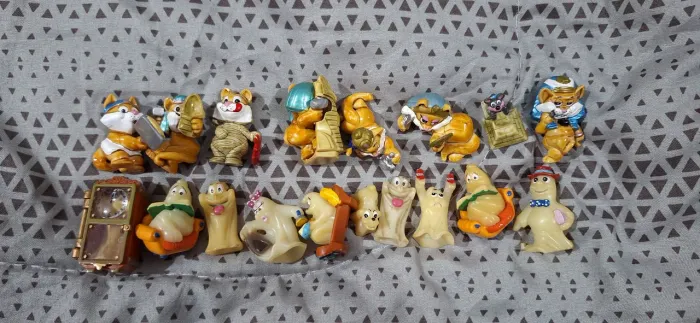 Kinder ovo miaugipcios e fantasmas