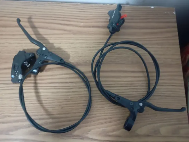 Vendo par de freio hidráulico Gts por apenas 120 , não tem um mês de uso