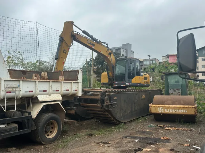ESCAVADEIRA ANFÍBIA XCMG 150BR