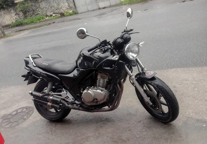 Cb 500 2002 filé demais
