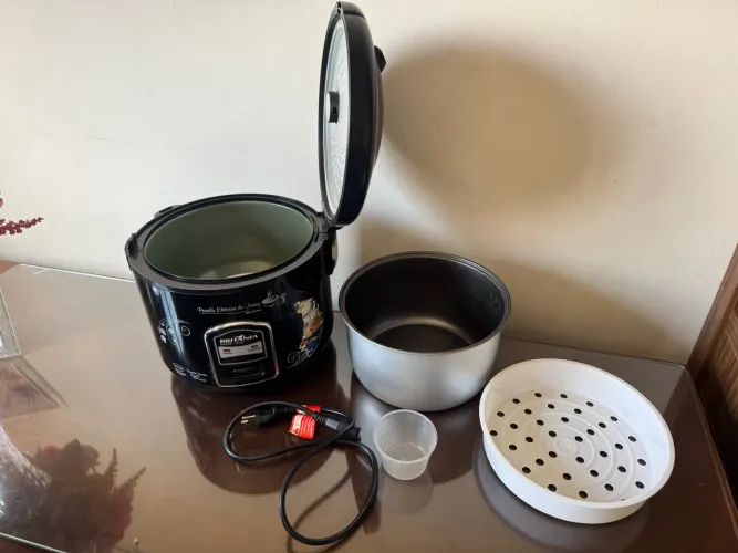 Panela elétrica Britânia 