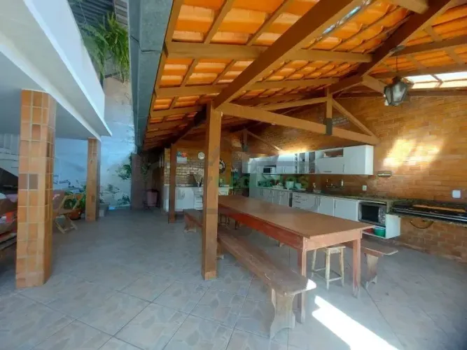 RV-MAR5458 CASA AMPLA COM QUINTAL/AREA GOURMET/5 VAGAS E CONTA COM OUTRA CASA PARA QUEM BU