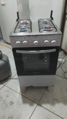 Vendo este fogão 4 bocas todas boas forno bom para o conforto da sua cozinha ou 280