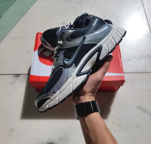 Tênis Nike V5 RNR 