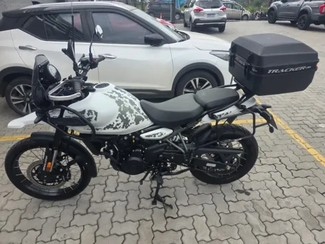 Himalayan 450 Kamet (Branca) (pneus sem câmara). *Não aceito troca*