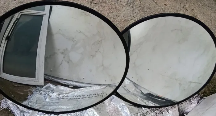 Vendo 2 espelhos convexos de segurança com 50 cm de diâmetro