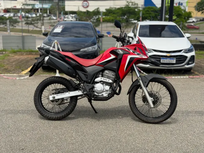 XRE 300 Rally 2022 Vermelha