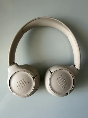 Fone de Ouvido Bluetooth JBL Tune 520BT Bege