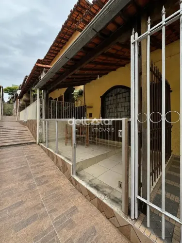 Casa para locação com 2 quartos, armários planejados e uma vaga coberta, Santa Branca, Bel