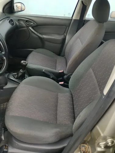 Ford Focus Sedan 1.6/1.6 Flex 8v/16v 4P Mec. 2004