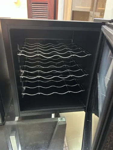 Vendo adega refrigerada Philco, 16 garradas, muito nova.