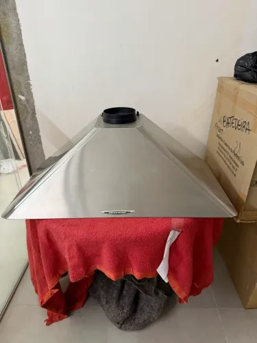 Coifa de exaustão piramidal em aço inox Brastemp