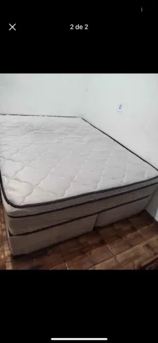 Cama queen nova