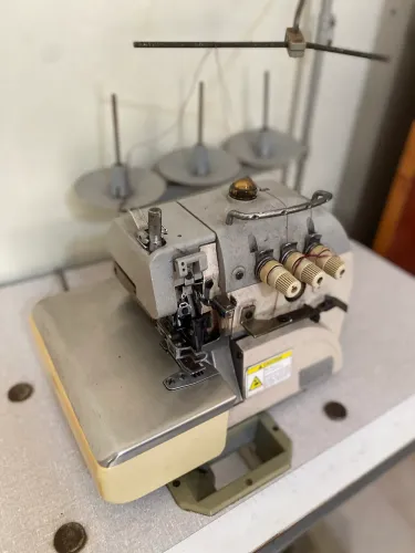 Maquina de Costura Industrial Overlock Singer