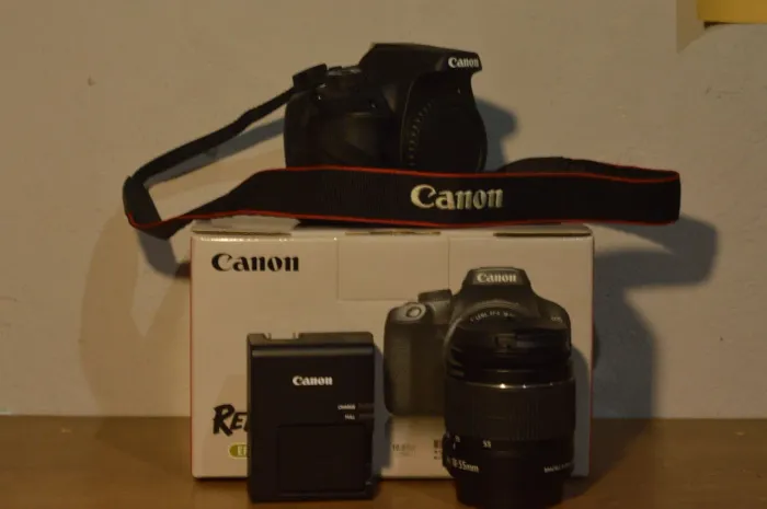 Canon EOS T100 Completa | Estado de Nova | Caixa, Registro Canon e Acessórios Originais