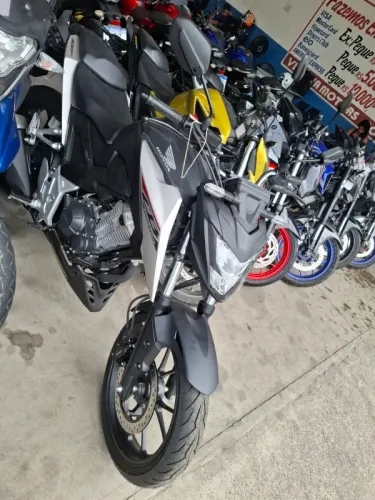 Honda CB 300F Twister 300 cc