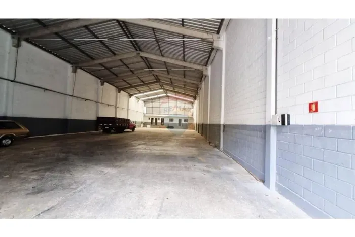Galpão em Santo André com 630 m² de Área Fabril e Ótima Localização!