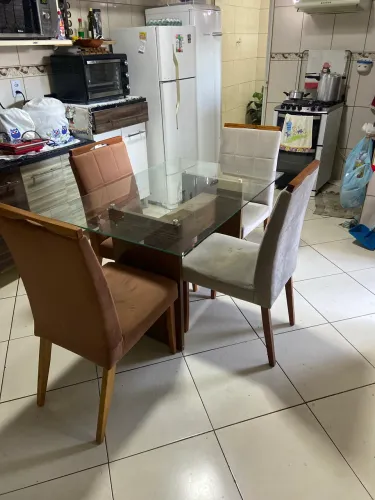 Mesa com 4 cadeiras