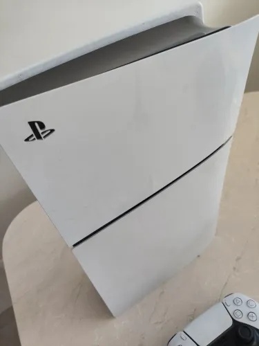 PS5 slim com entrada de disco, usado.