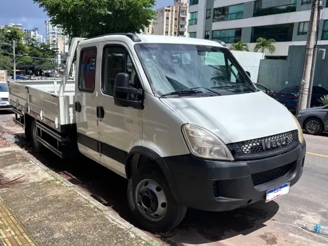 Iveco Daily 70C17 Cabine Dupla - Carroceria Metálica