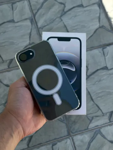 iPhone 16e