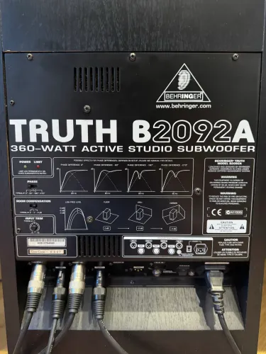 Subwoofer Behringer Truth B2092A