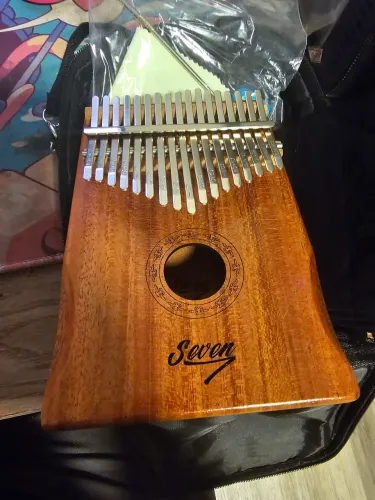Kalimba 17 notas seven guitars