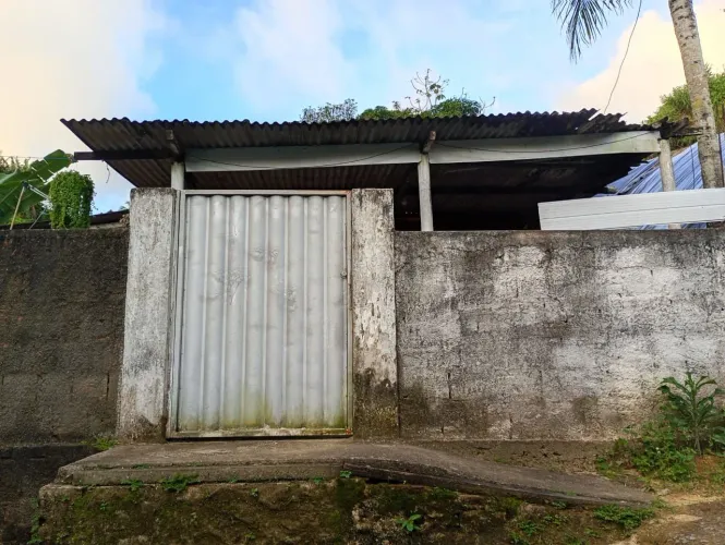 Vendo uma casa na rua Antônio Camilo 53 arieiro Camaragibe preço 40 mil *27 josa