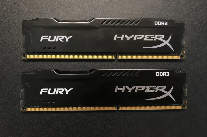 2 Pentes de Memória HyperX 8GB DDR3 1866 MHz - Excelente