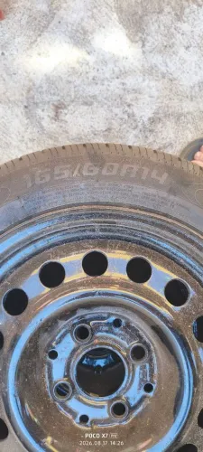 Pneus novos com roda 