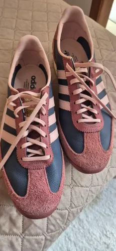 Tênis Adidas