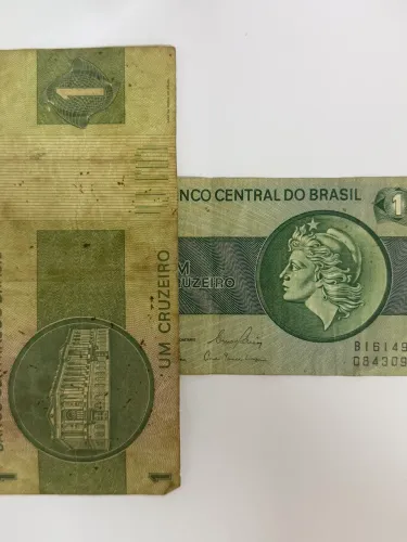 Lote com 2 Cédulas Antigas de 1 Cruzeiro - Banco Central do Brasil