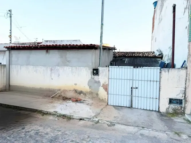 FAROLANDIA CASA EM RUA PUBLICA VENDIDA COMO TERRENO