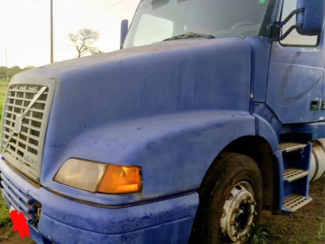 Volvo NH 12 6x2 380 com carreta LS