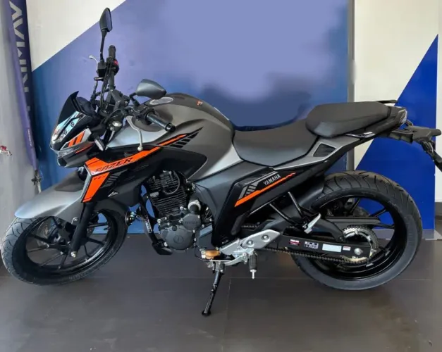 Vendo moto nova