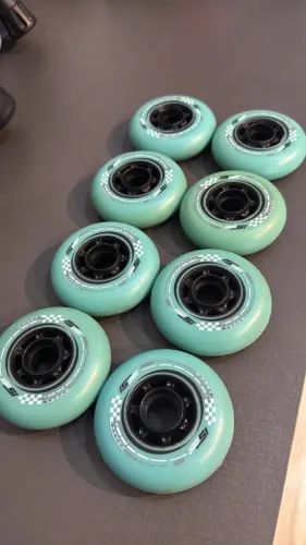 8 rodas novas 80mm IS Urban 86A