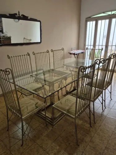 Mesa de ferro com tampo de vidro ,8 cadeiras
