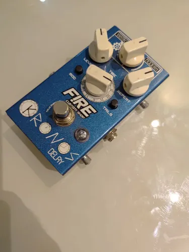Pedal guitarra Kronnos-Delay
