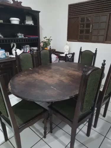 Conjunto sala colonial retrô (arca, mesa, cadeiras e escrivaninha).