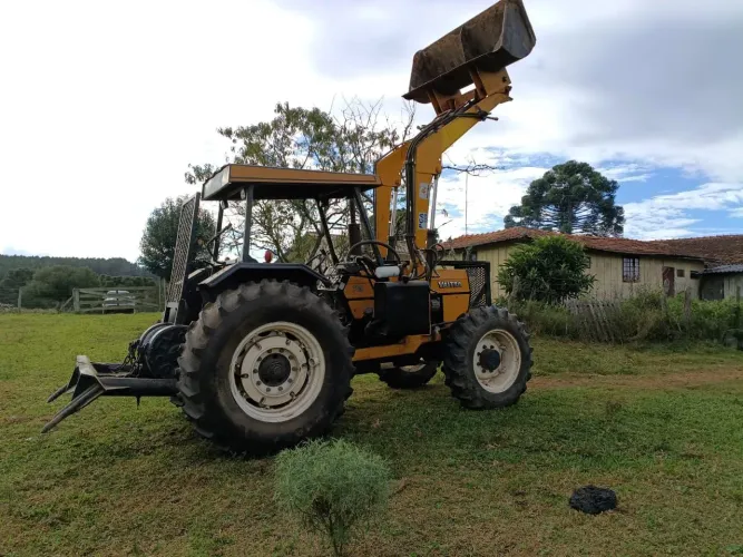 Trator Valtra 785