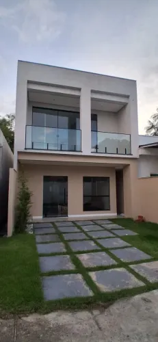 CASA EM RESIDENCIAL FECHADO NO PARQUES DAS LARANJEIRAS, COM 02 SUITES, SLA, 2 VAGAS, MOBIL