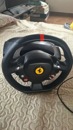 Volante Thrustmaster Ferrari 488 perfeita condição