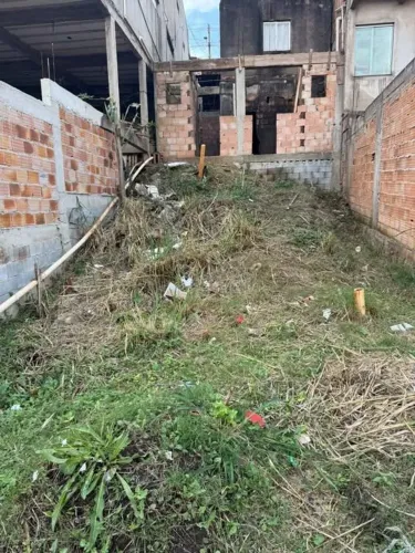 Vendo lote com duas kit net faltando somente acabamento chama para maiores informações