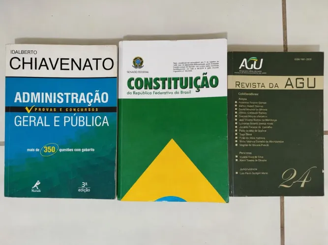 Lote de 3 Livros Jurídicos Antigos - Constituição, Adm Pública Questões e Revista da AGU