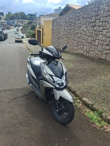 Honda Elite 2025, baixo km, muito nova e com preço abaixo da FIPE
