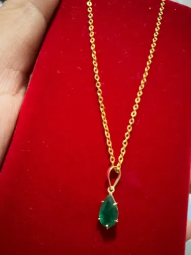 Pigente ouro 18k esmeralda + cordão banhado a ouro